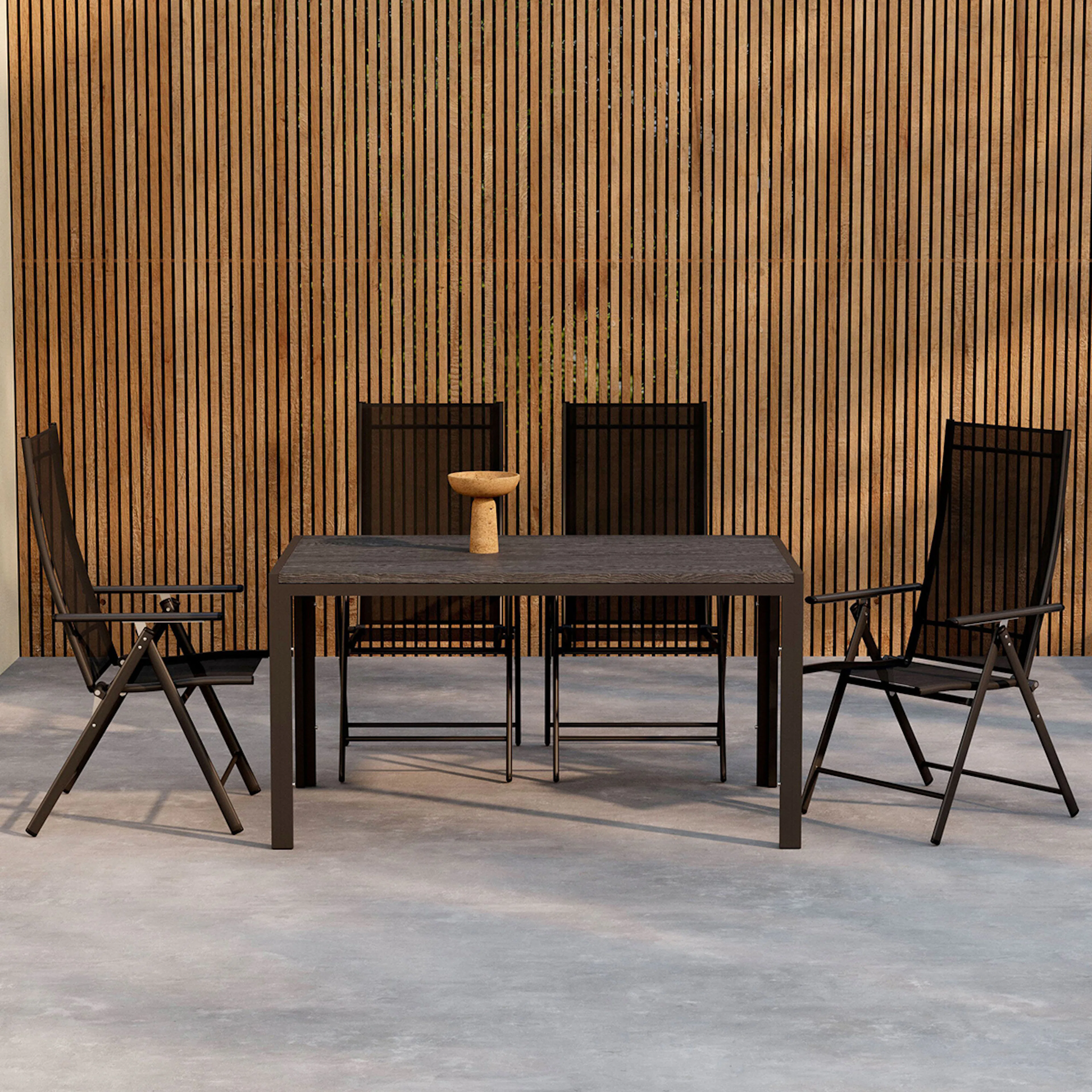 Trädgårdsmatgrupp Venture Home Mirko Matbord Svart med 4 st Levanzo Trädgårdsstol Svart