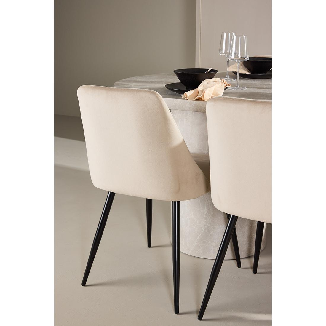 Matgrupp Venture Home Narvik med 6st Night Matstolar