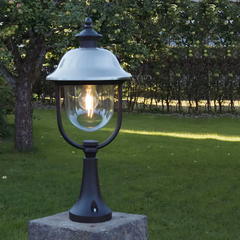 Grindstolpslykta Gnosjö Konstsmide Parma E27 med Stolpe
