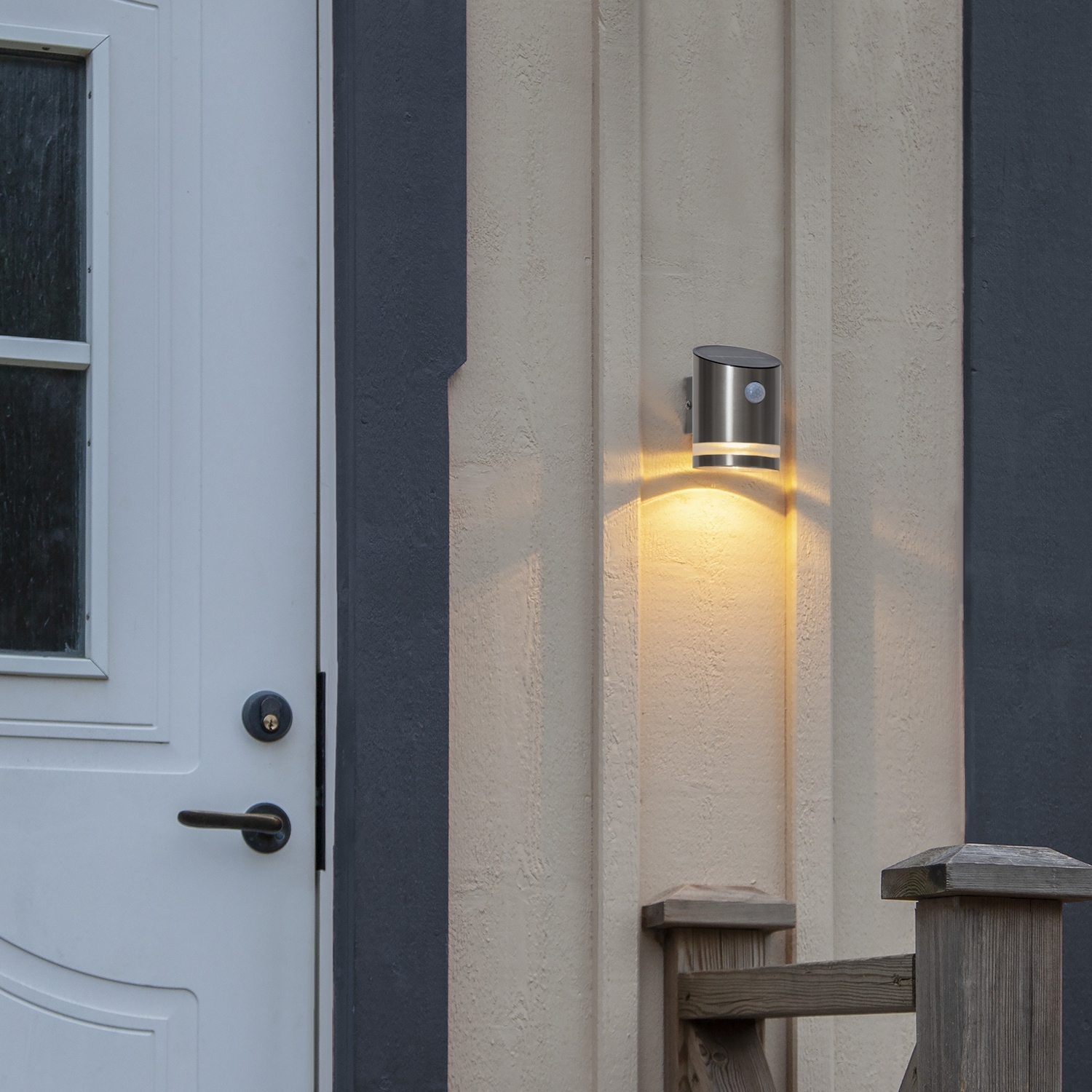 Solcells-vägglykta Star Trading Venicini 150/14 Lm St Steel MotionTwilight