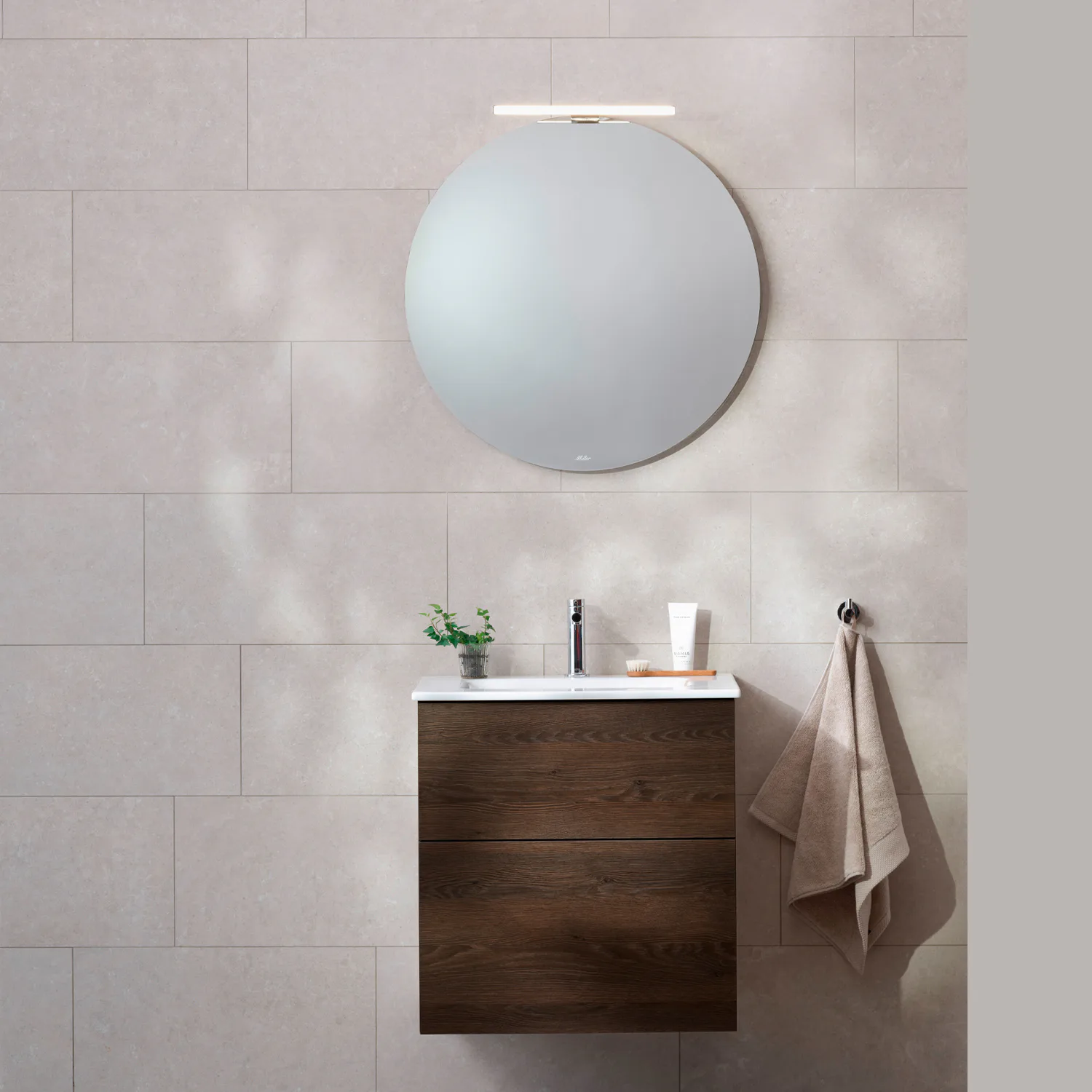 Möbelpaket Miller Badrum New York med Edge Tvättställ och Ambient Spegel