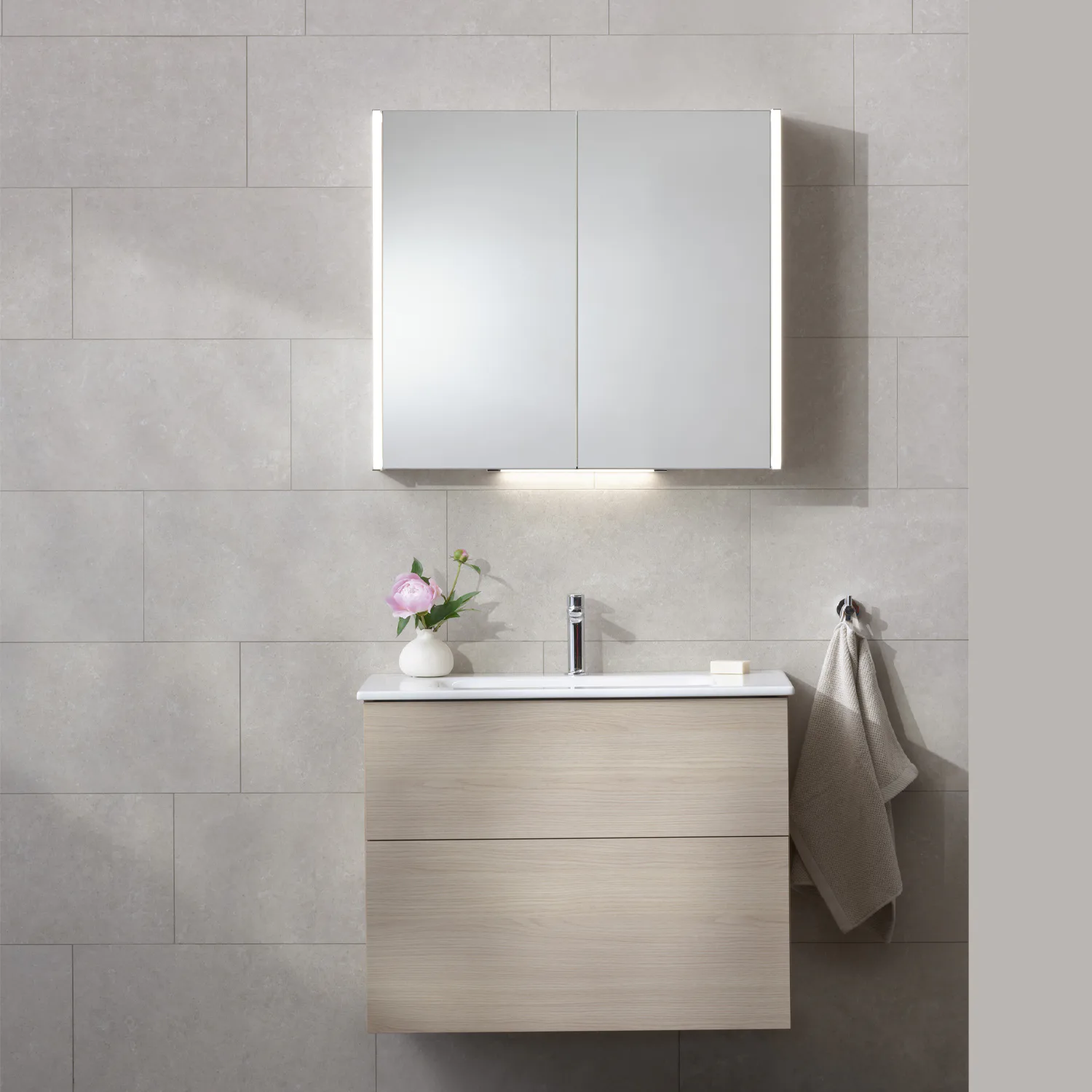 Möbelpaket Miller Badrum New York med Edge Tvättställ och Spegelskåp