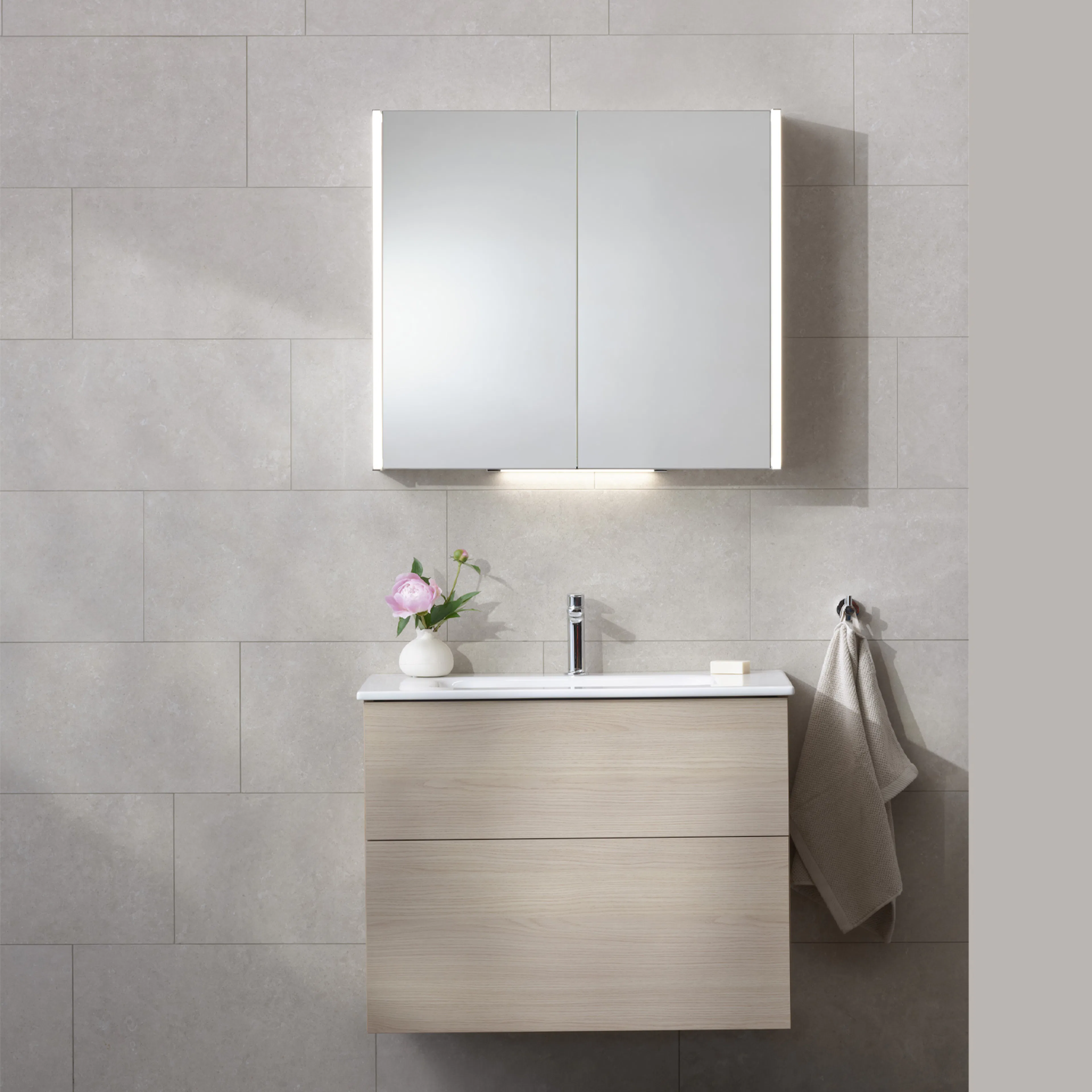 Möbelpaket Miller Badrum New York med Edge Tvättställ och Spegelskåp