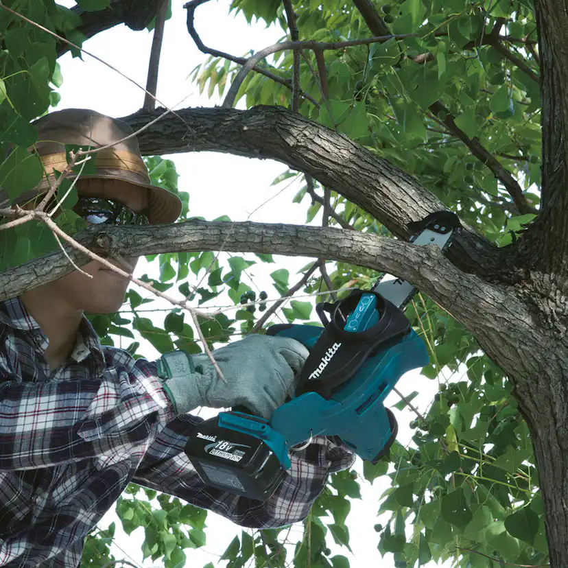 Motorsåg Makita LXT DUC122Z 18V utan Batteri