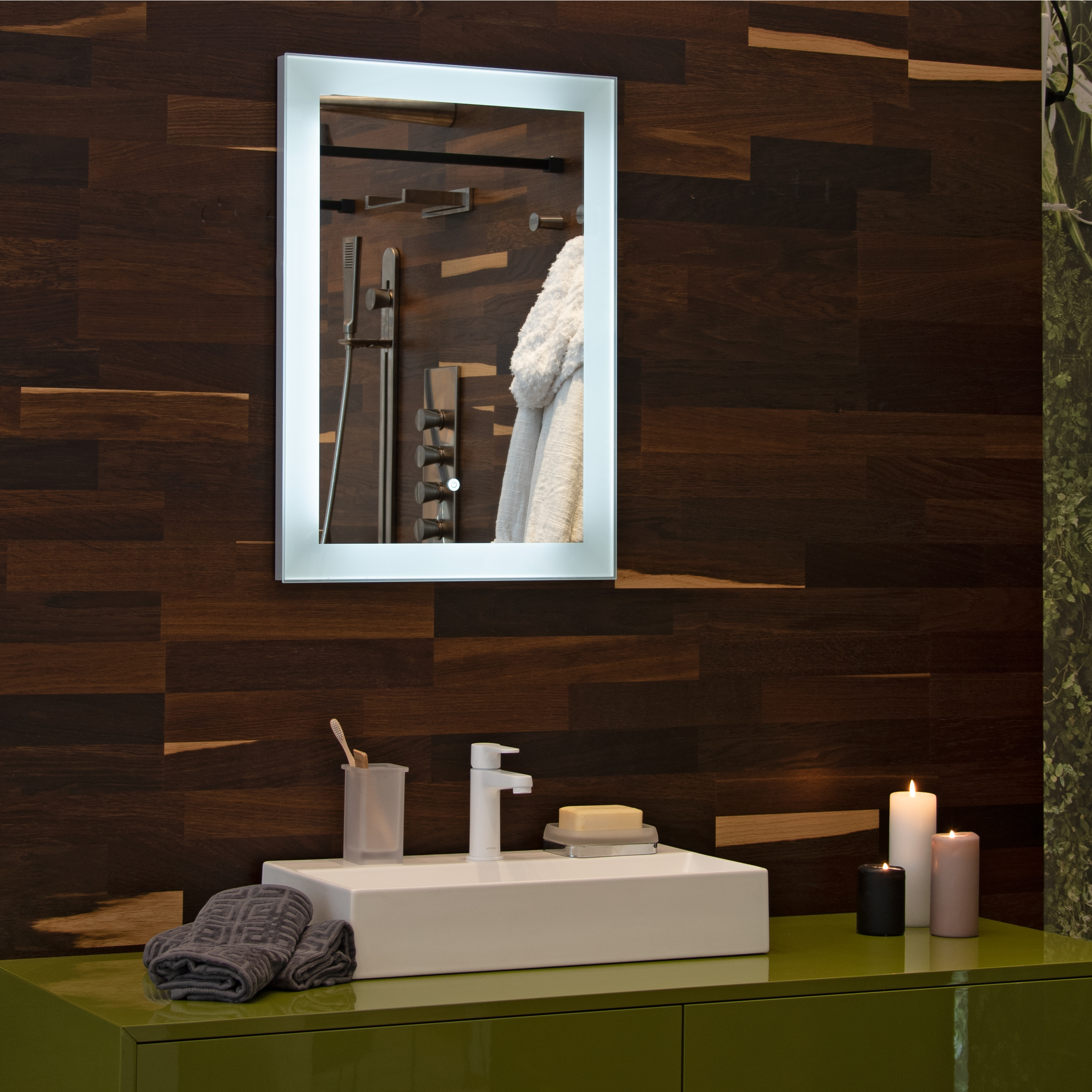 Spegel LH Modern med LED Belysning