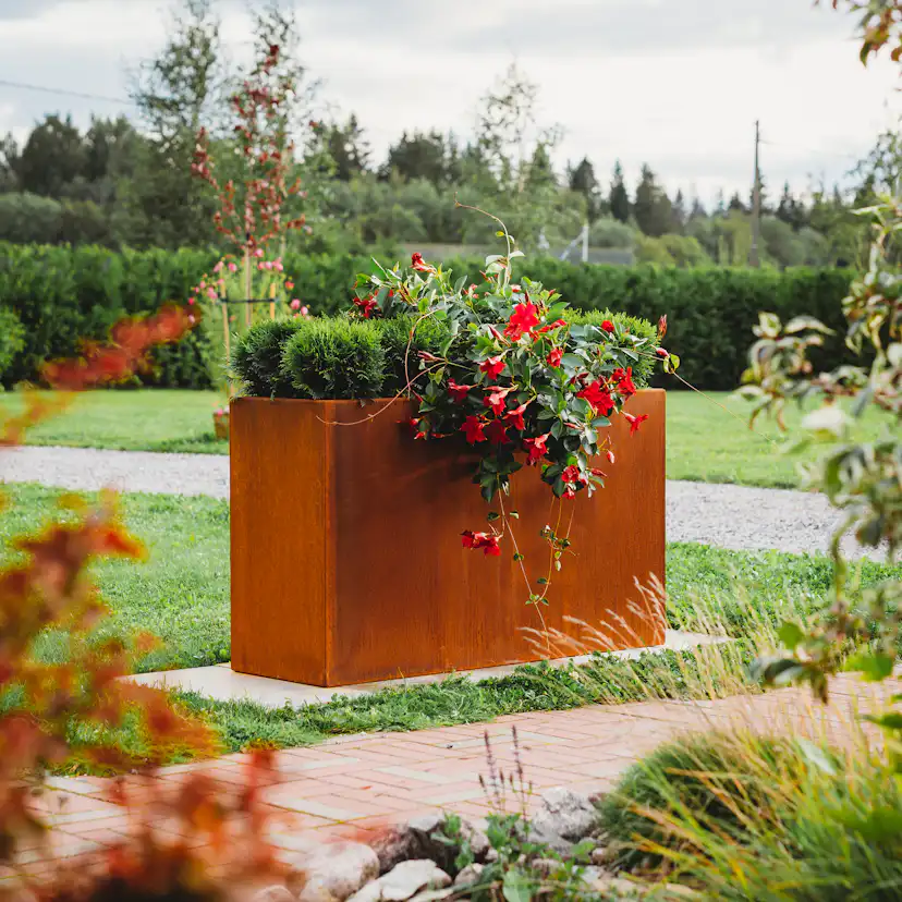 Ytterkruka GrillSymbol Lilly i Cortenstål, 110x37cm, 67cm Höjd, Utomhuskruka