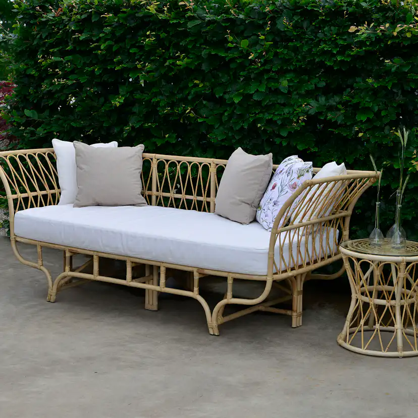 Dagbädd Hillerstorp Lyckesö med Bord och Dyna