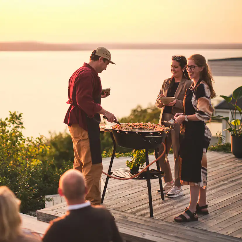 Stekhällsset Muurikka 78 LL i Svart Stål med Gasolbrännare & Integrerad Tändning