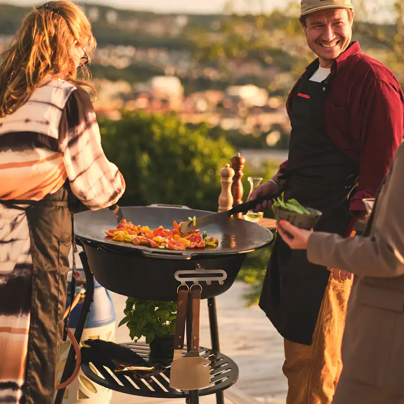 Stekhällsset Muurikka 78 LL i Svart Stål med Gasolbrännare & Integrerad Tändning