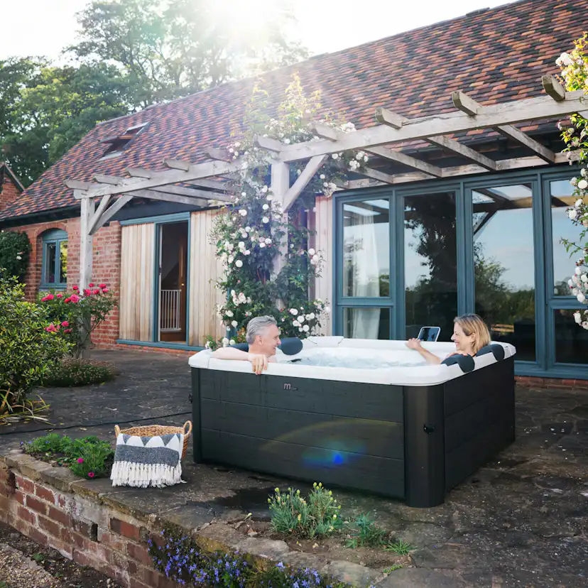 Utespa Mspa Frame Oslo 120 Jets Utomhus Spabad för 4 Personer med LED-Belysning