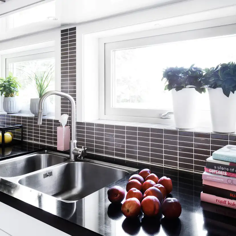 Överkantshängt Fönster Outline 3-Glas Aluminium