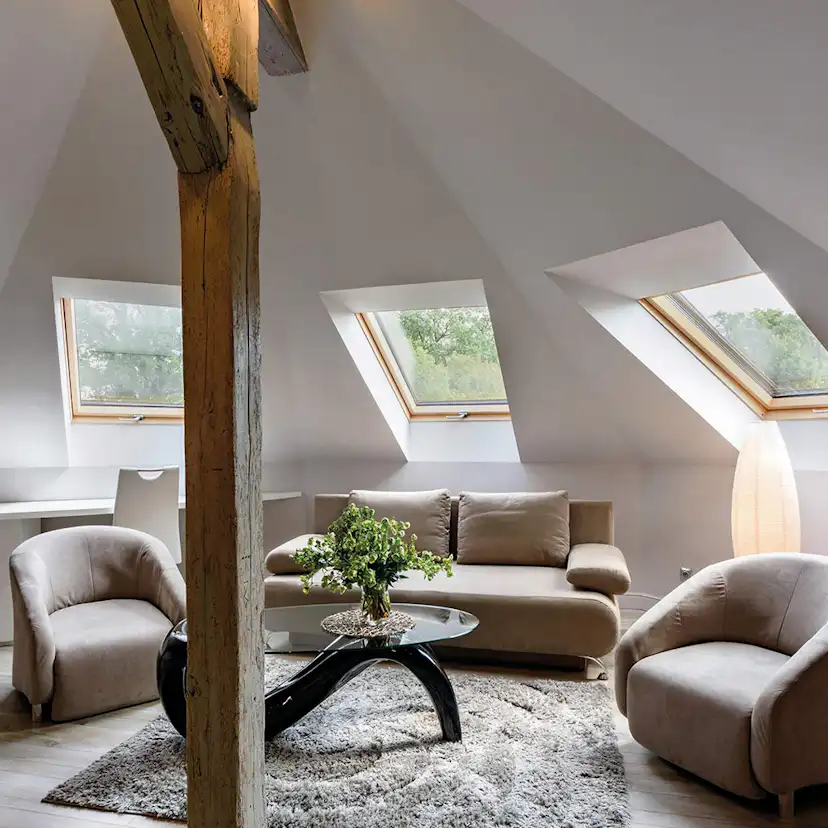 Takfönster Fakro Premium Pivåhängt 3-Glas Aluminium