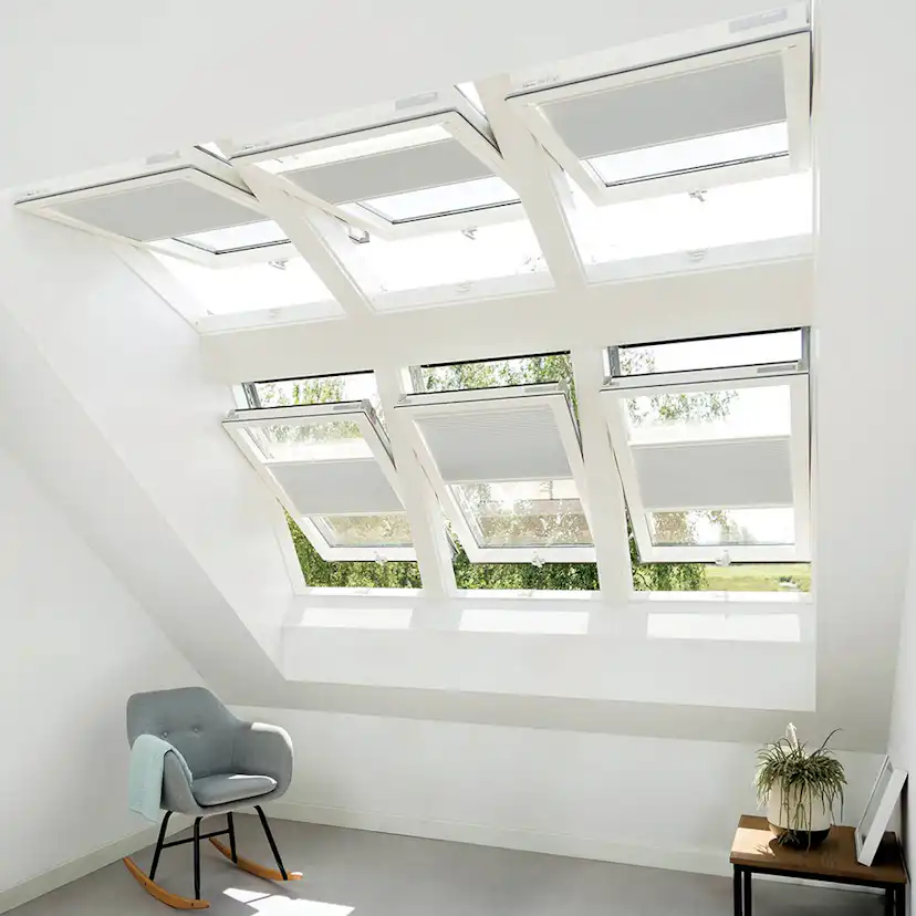 Takfönster Fakro Premium Pivåhängt 3-Glas Aluminium