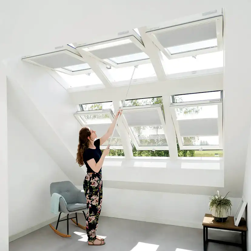 Takfönster Fakro Premium Pivåhängt 3-Glas Aluminium