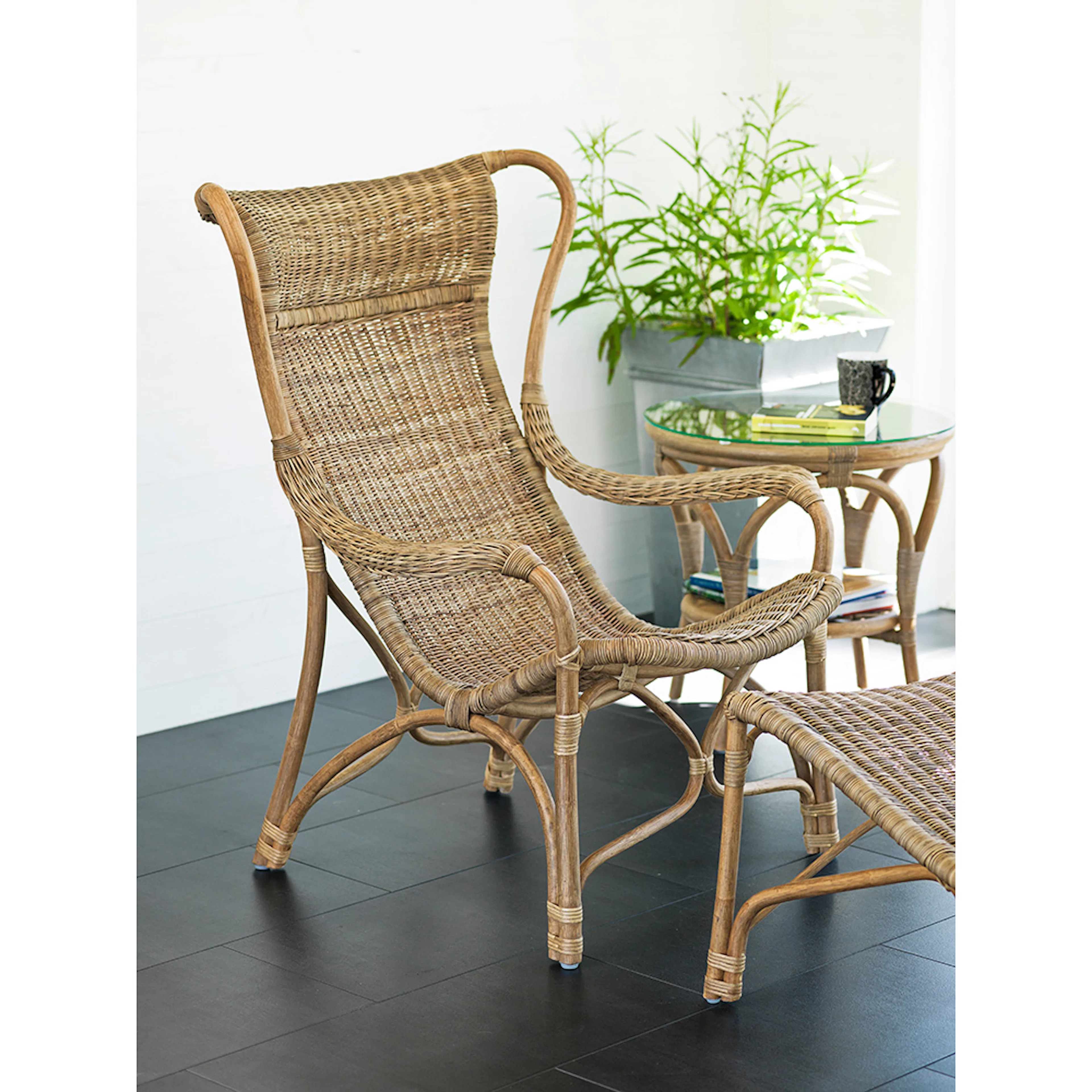 Loungeset Hillerstorp Praktö Fåtölj med Fotpall och Utebord