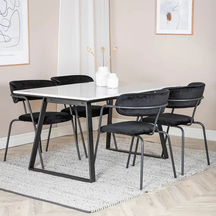 Matgrupp Venture Home Estelle 140 med 4 Aris Stolar