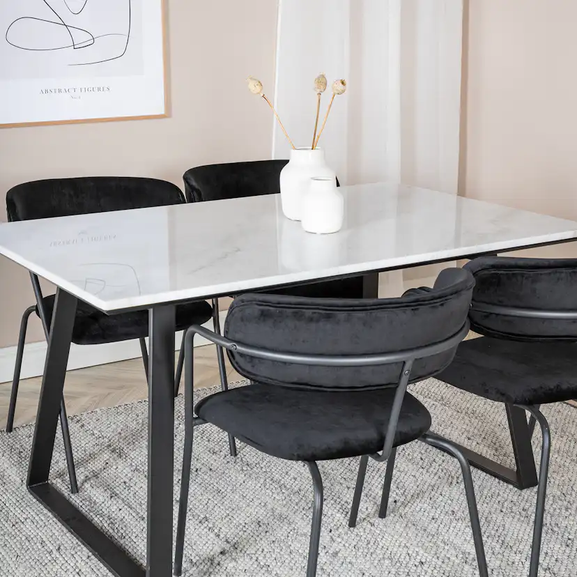 Matgrupp Venture Home Estelle 140 med 4 Aris Stolar