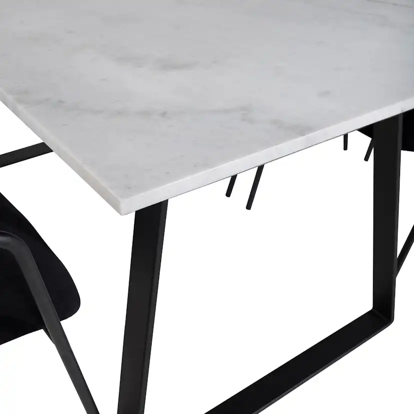 Matgrupp Venture Home Estelle 140 med 4 Aris Stolar