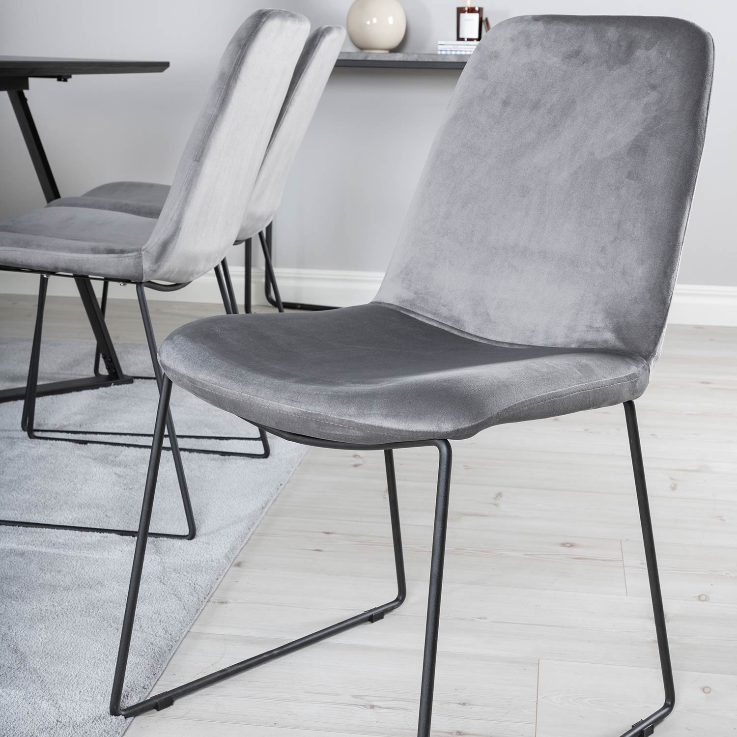 Matgrupp Venture Home Madde med 6 Muscot Stolar Sammet