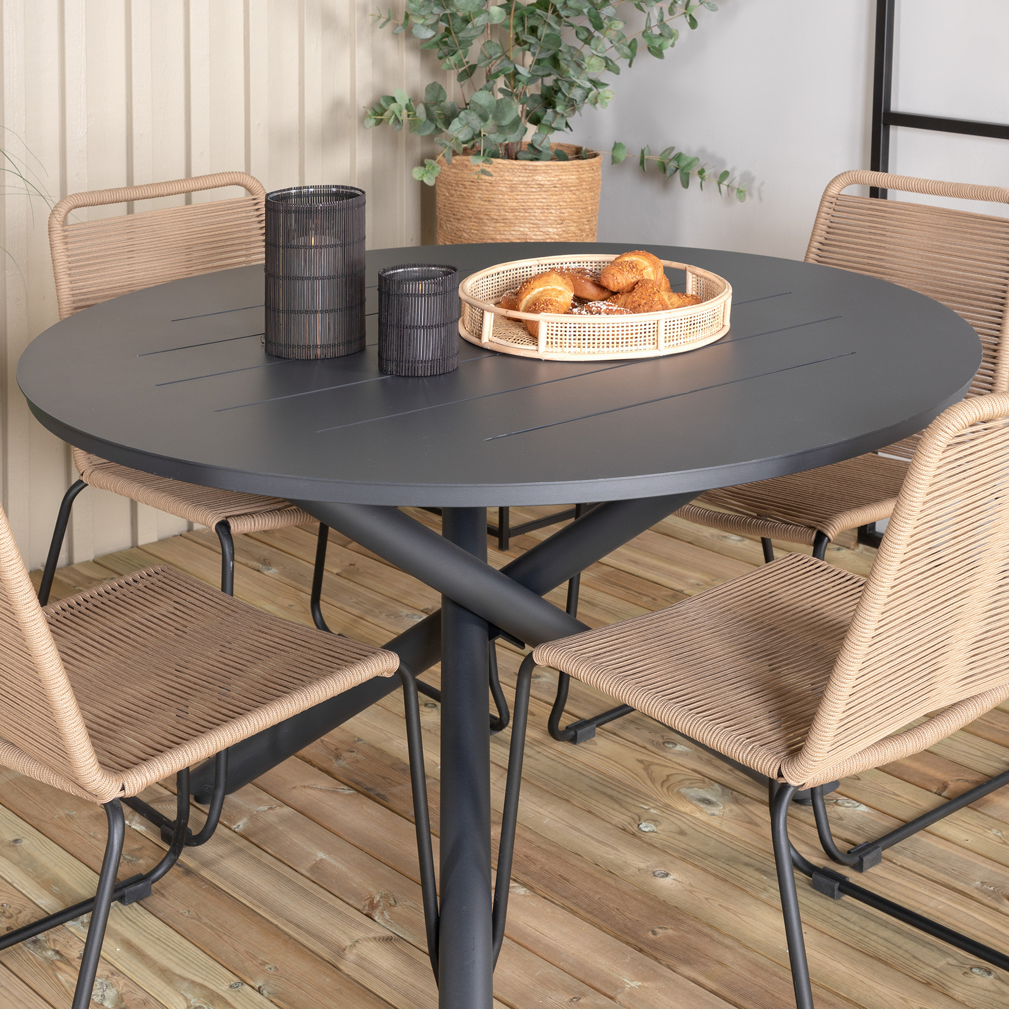 Matgrupp Venture Home Ande med 4 Minos Matstolar Stapelbar