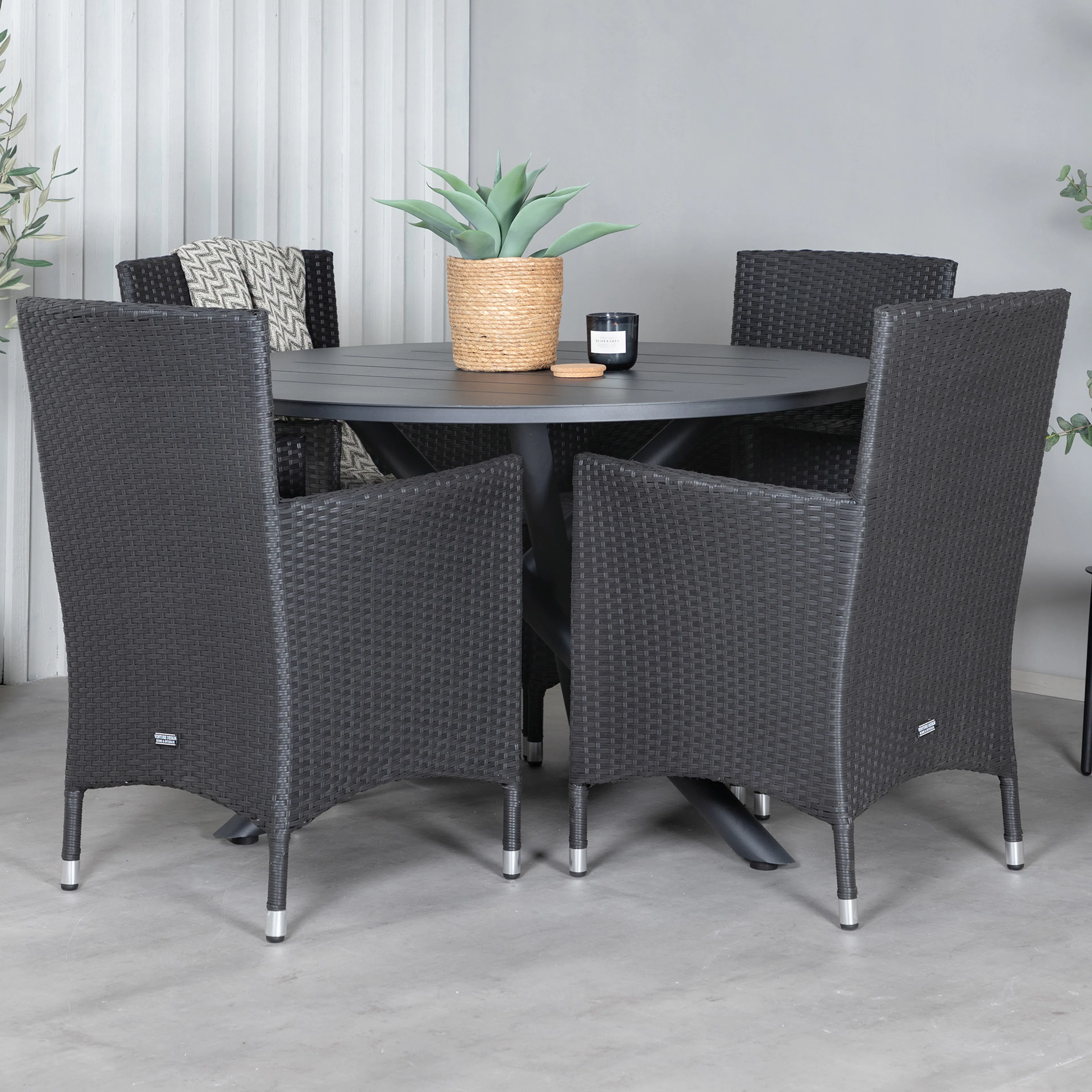 Matgrupp Venture Home Ande med 4 Moli Matstolar