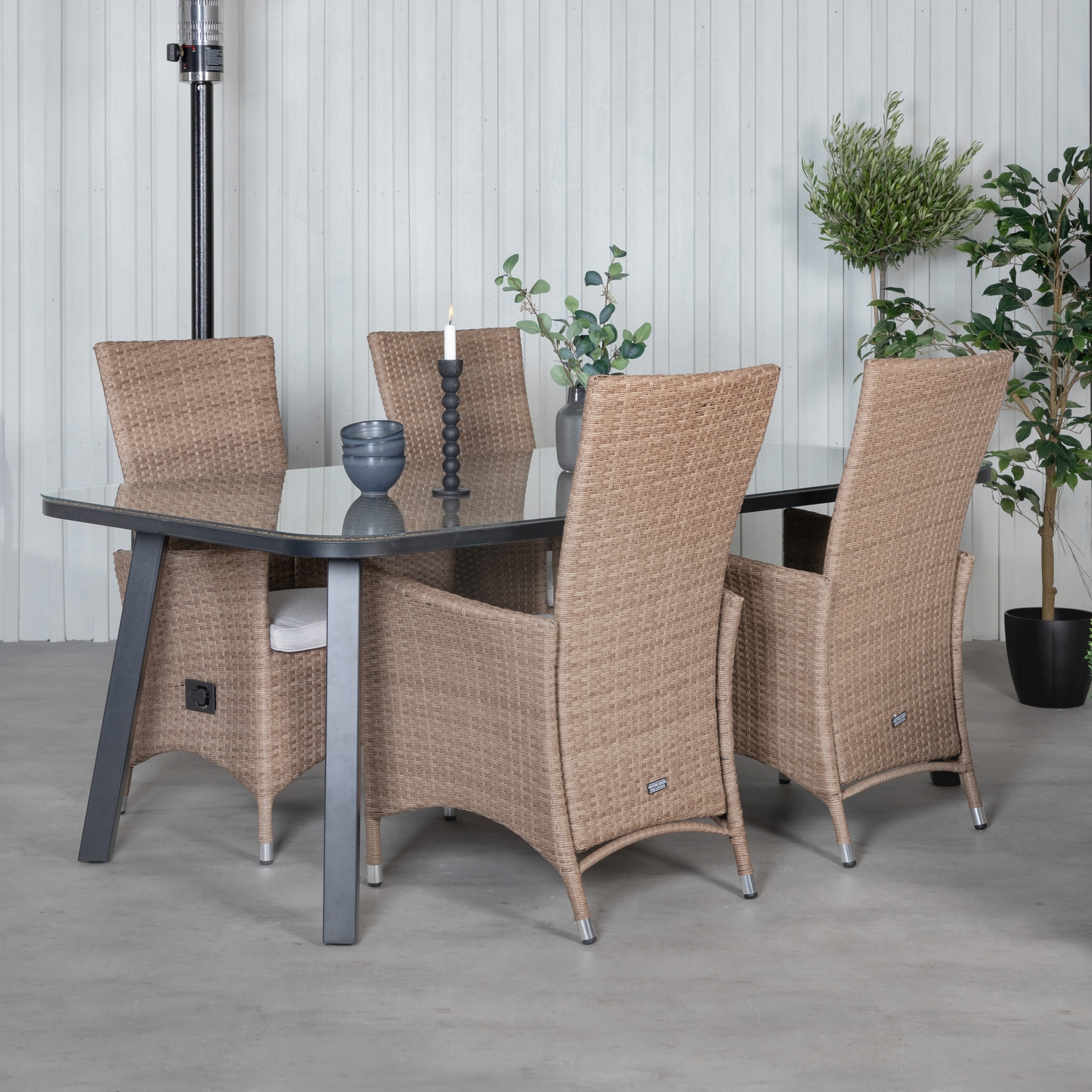 Matgrupp Venture Home Olle med 4 Pam Matstolar