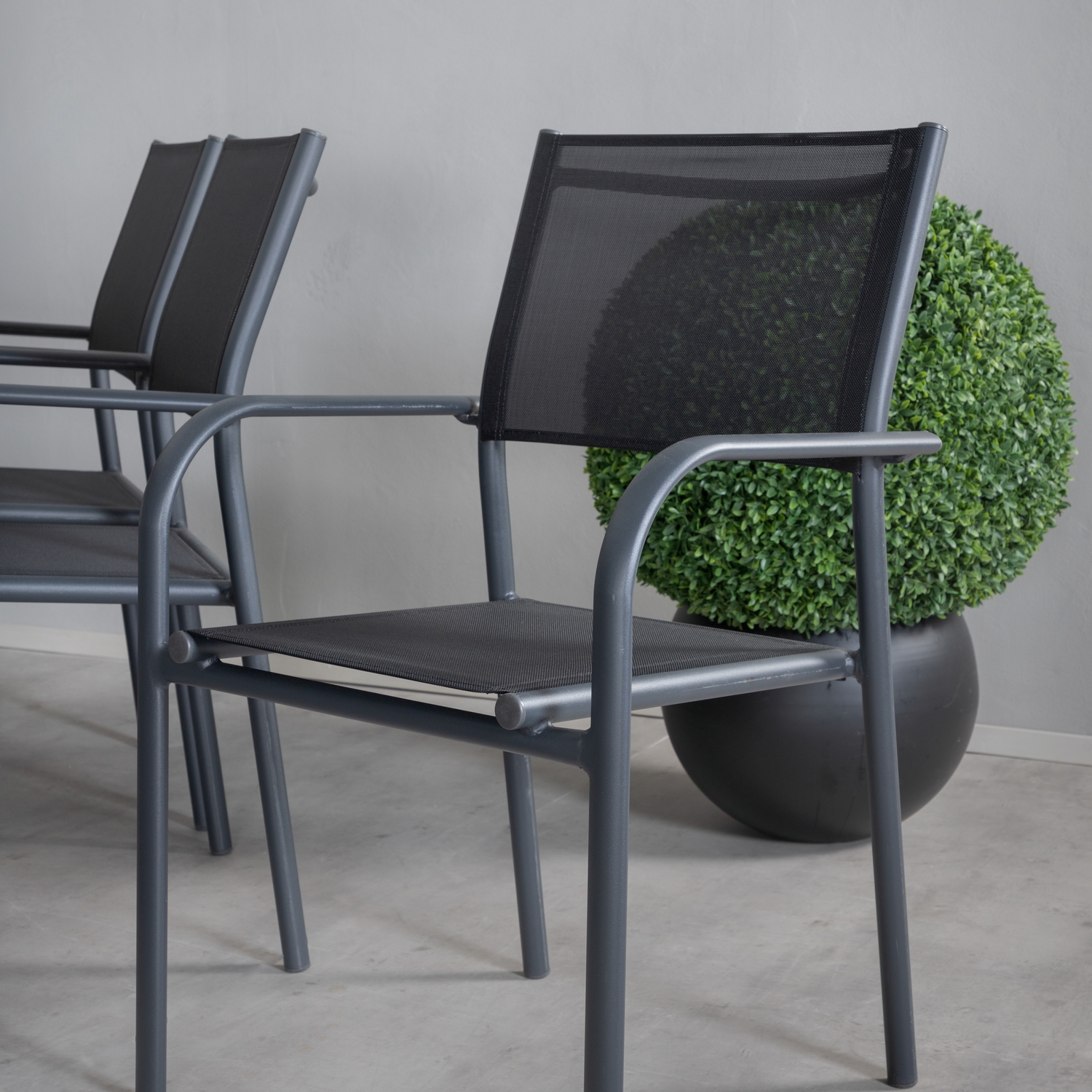 Matgrupp Venture Home Peoria med 6 Siri Stapelbara Matstolar