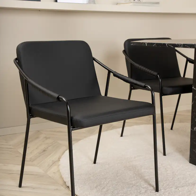 Matgrupp Venture Home Monte Carlo matbord och Tjärö matstol