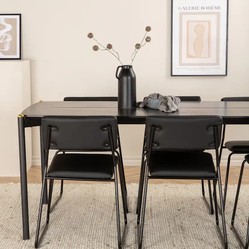 Matgrupp Venture Home Paris matbord och Kungshamn matstol