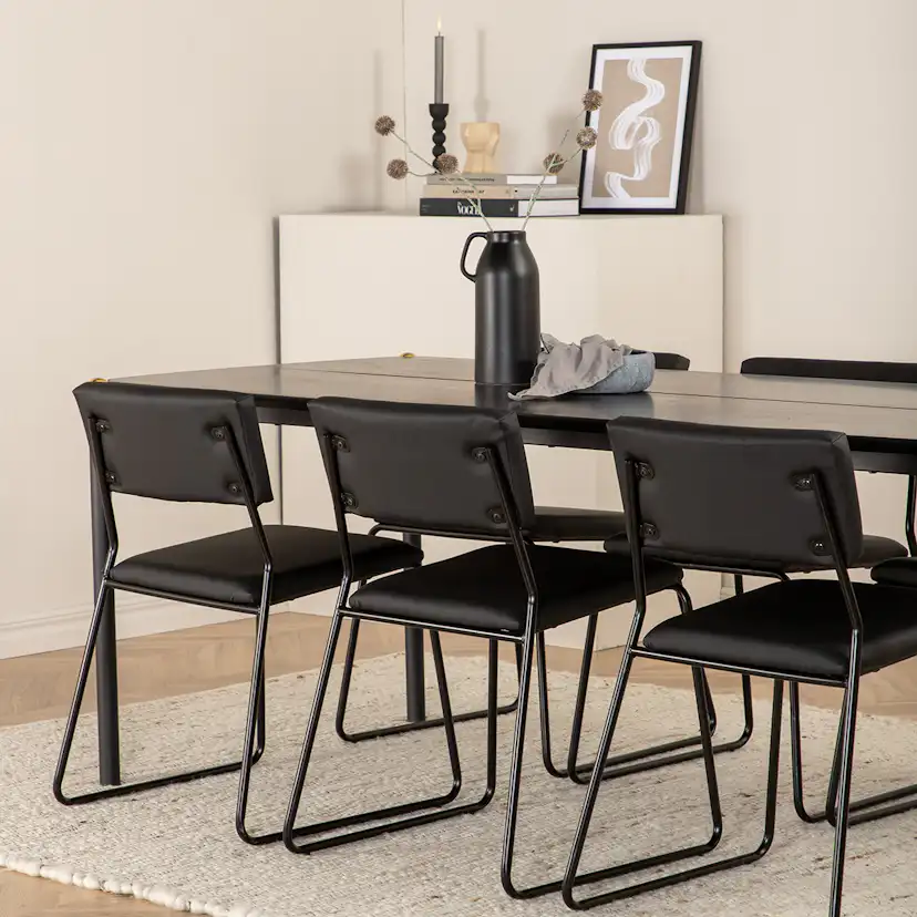 Matgrupp Venture Home Paris matbord och Kungshamn matstol