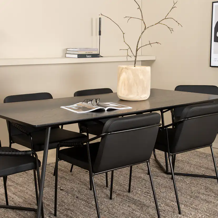 Matgrupp Venture Home Annika matbord och Tjärö matstol Svart