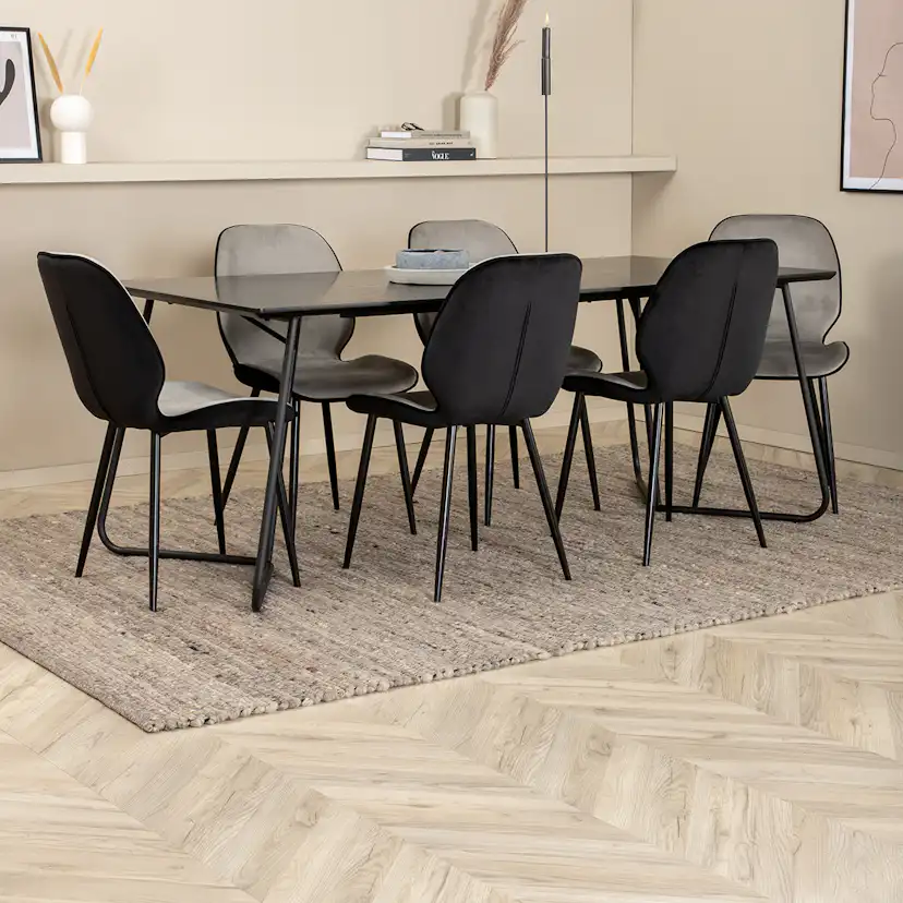 Matgrupp Venture Home Annika matbord och Elisa matstol