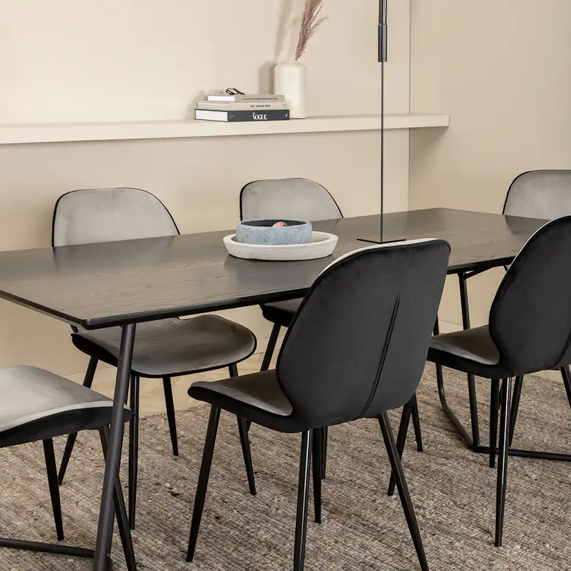 Matgrupp Venture Home Annika matbord och Elisa matstol