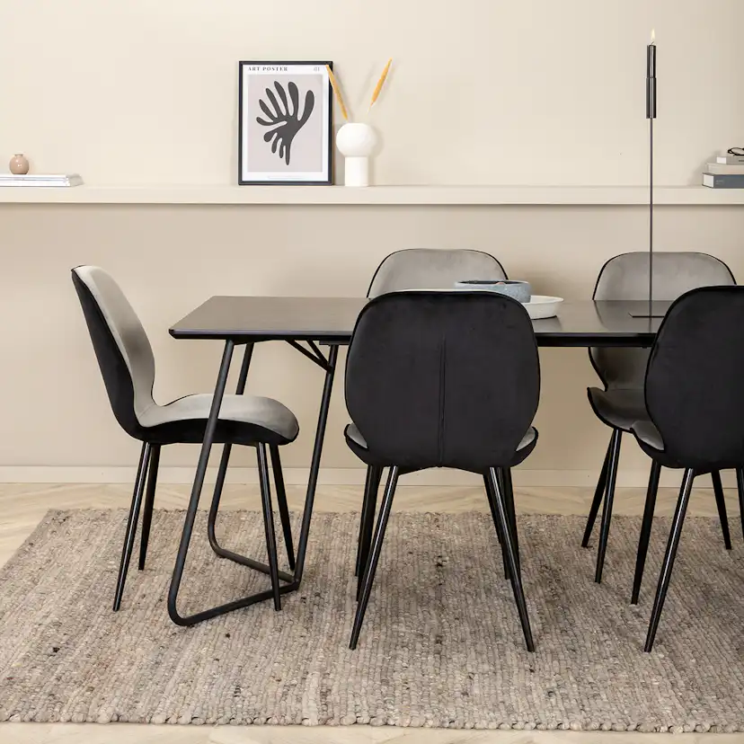 Matgrupp Venture Home Annika matbord och Elisa matstol