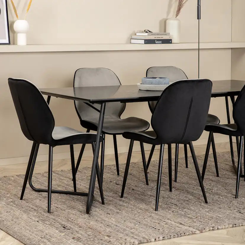 Matgrupp Venture Home Annika matbord och Elisa matstol