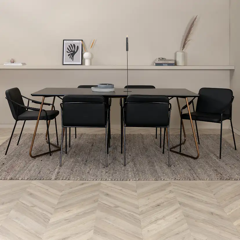 Matgrupp Venture Home Annika matbord och Tjärö matstol