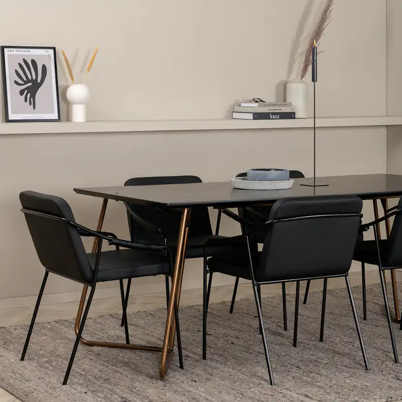 Matgrupp Venture Home Annika matbord och Tjärö matstol