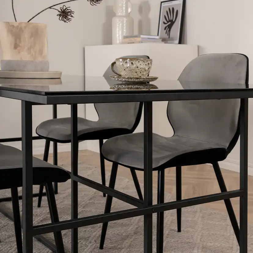 Matgrupp Venture Home Lund matbord och Elisa matstol