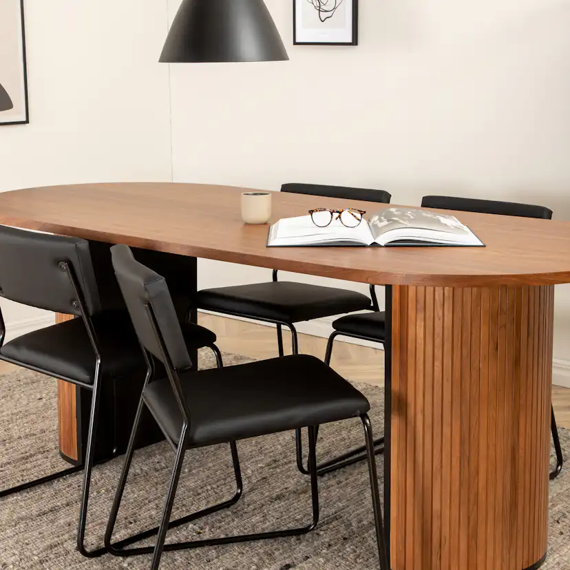 Matgrupp Venture Home Bianca Valnöt med 4 Kungshamn Stolar Konstläder