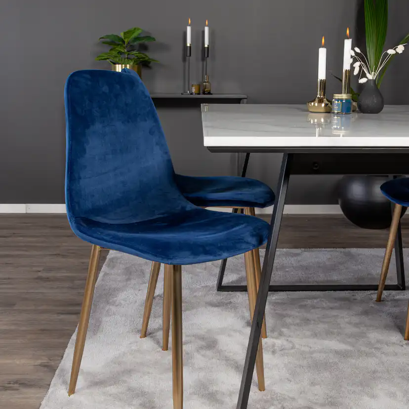 Matgrupp Venture Home Estelle 140 med 4 Pobbie Stolar Sammet/Mässing