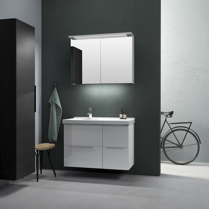 Belysning badrum med eluttag Belysning badrum med eluttag