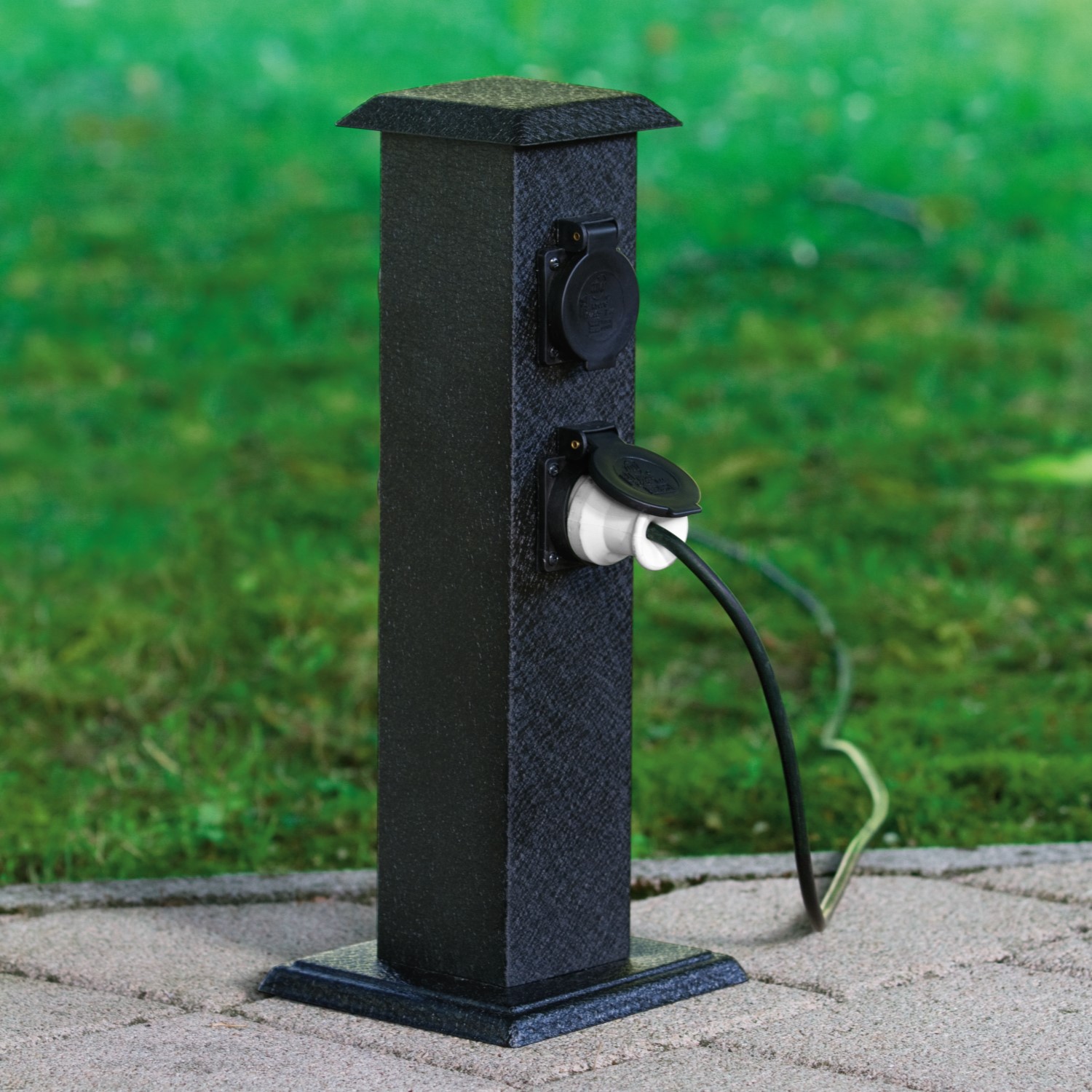 Stolpe med Eluttag Eglo Park 4