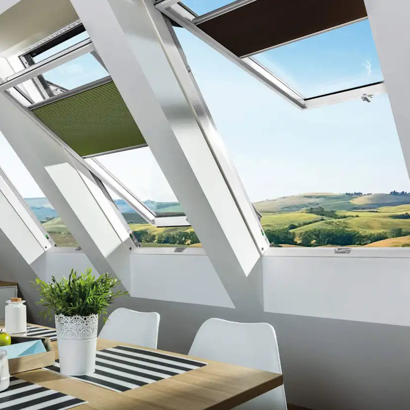 Takfönster Fakro Topp & Pivåhängt 3-Glas Lagerfört