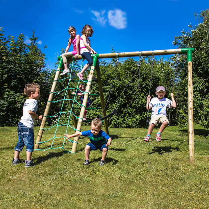 Gungställning Hörby Bruk Active i Trä med Klätternät & Klättersteg