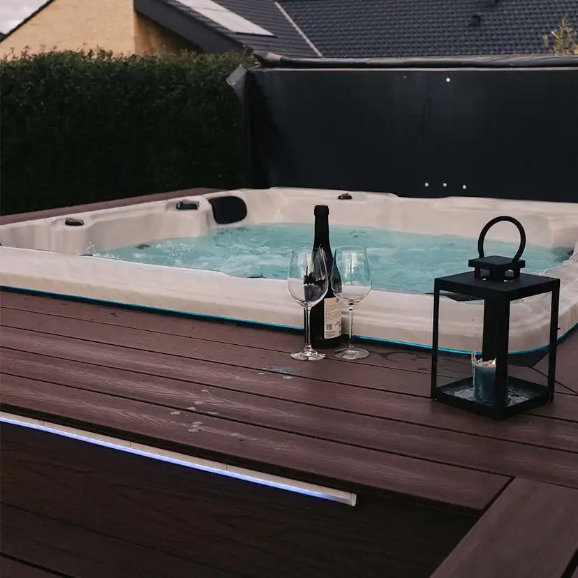 Utespa DenForm 61 Quartz White 49 Jets Spabad för 6 Personer