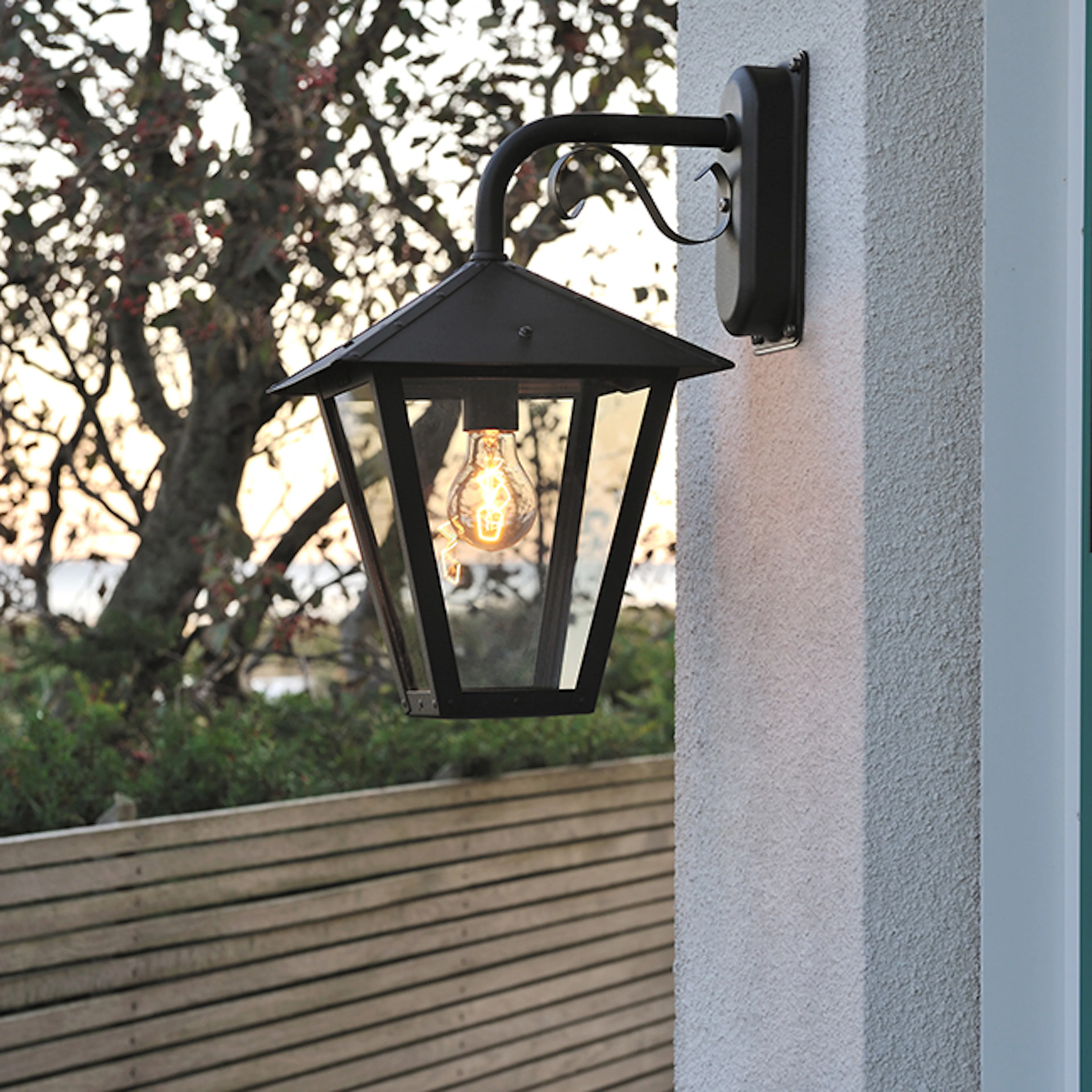 Vägglykta Gnosjö Konstsmide Benu Ned