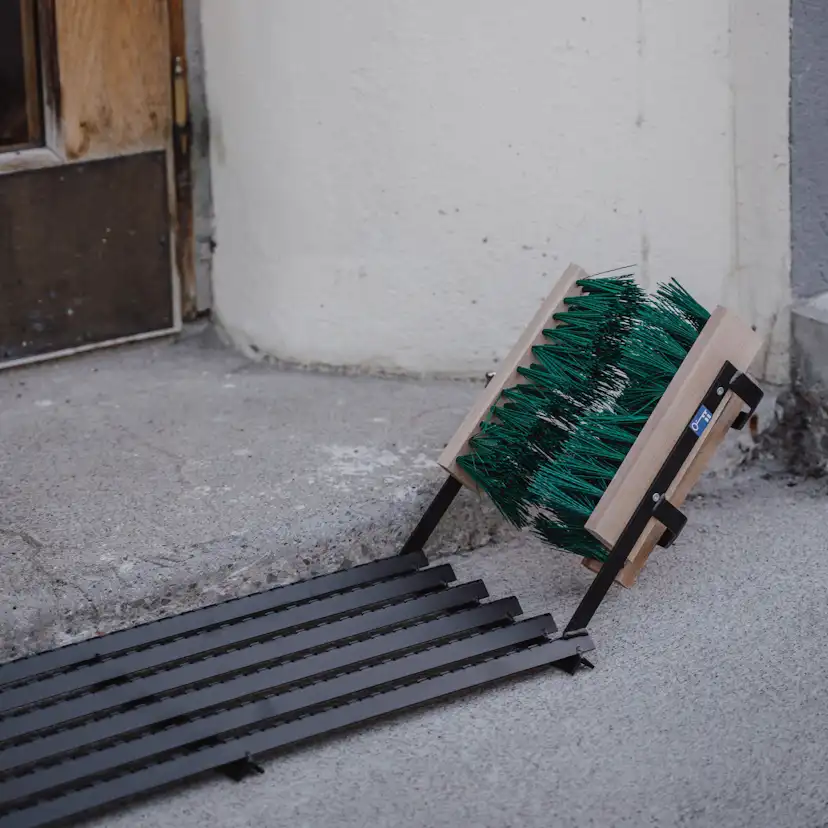 Fotskrapa Varax med Borstställ